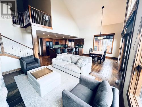 2598 Mountainview Crescent Unit# 29, Invermere, BC - Indoor Photo Showing Living Room