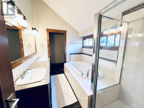 2598 Mountainview Crescent Unit# 29, Invermere, BC - Indoor Photo Showing Bathroom