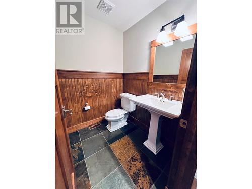 2598 Mountainview Crescent Unit# 29, Invermere, BC - Indoor Photo Showing Bathroom