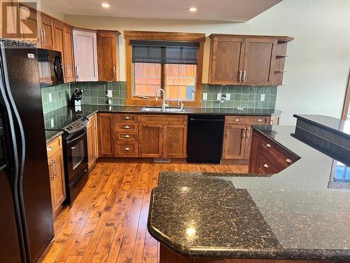 2598 Mountainview Crescent Unit# 29, Invermere, BC - Indoor Photo Showing Kitchen With Double Sink