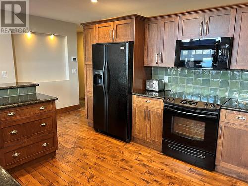 2598 Mountainview Crescent Unit# 29, Invermere, BC - Indoor Photo Showing Kitchen