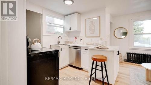 381 Mary Street N, Oshawa (O'Neill), ON - Indoor Photo Showing Kitchen