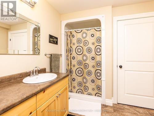 33 Northline Road, Kawartha Lakes, ON - Indoor Photo Showing Bathroom