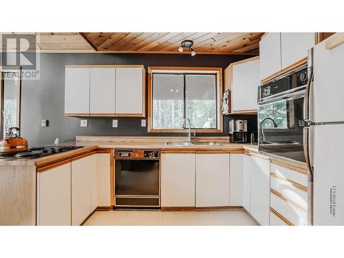 175 Porcupine Road, Oliver, BC - Indoor Photo Showing Kitchen With Double Sink