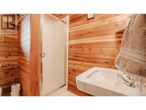 175 Porcupine Road, Oliver, BC - Indoor Photo Showing Bathroom