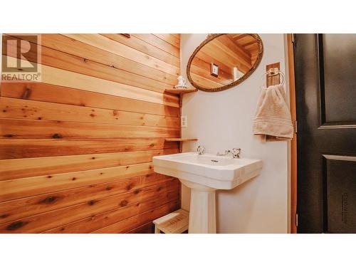 175 Porcupine Road, Oliver, BC - Indoor Photo Showing Bathroom