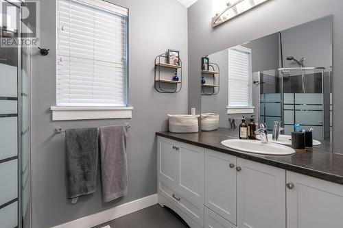 4349 Yellowhead Highway, Kamloops, BC - Indoor Photo Showing Bathroom