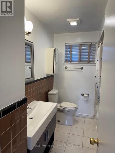 Main - 29 Saratoga Drive, Toronto, ON - Indoor Photo Showing Bathroom