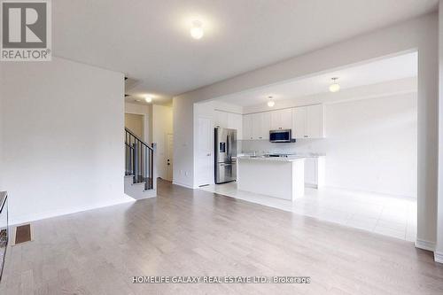 1296 Klondike Drive, Oshawa, ON - Indoor Photo Showing Kitchen