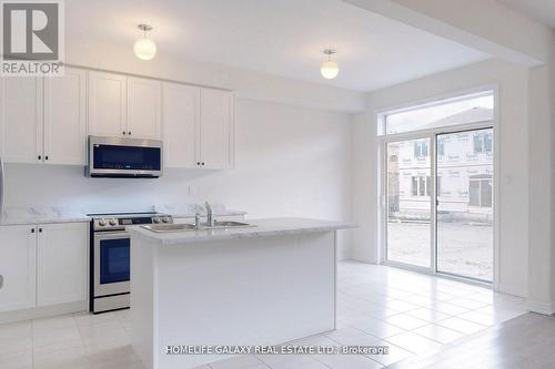 1296 Klondike Drive, Oshawa, ON - Indoor Photo Showing Kitchen