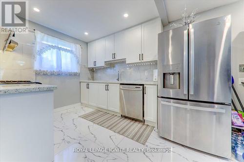 327 Phillip Murray Avenue, Oshawa, ON - Indoor Photo Showing Kitchen With Stainless Steel Kitchen