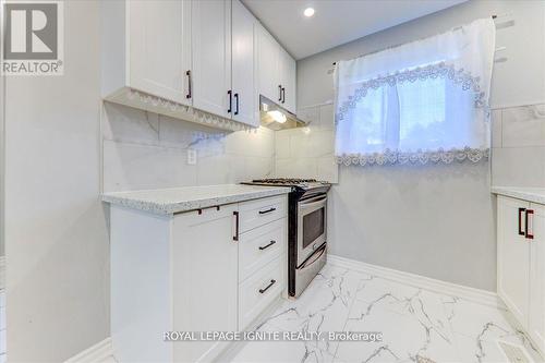 327 Phillip Murray Avenue, Oshawa, ON - Indoor Photo Showing Kitchen