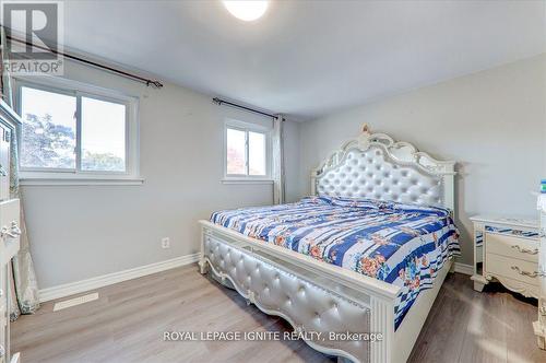 327 Phillip Murray Avenue, Oshawa, ON - Indoor Photo Showing Bedroom