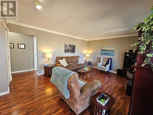 5933 Kurjata Road, Chetwynd, BC - Indoor Photo Showing Living Room