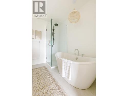 1522 Wharf Street, Summerland, BC - Indoor Photo Showing Bathroom