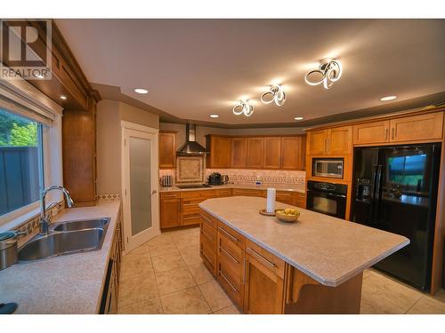 3425 Preston Road, West Kelowna, BC - Indoor Photo Showing Kitchen With Double Sink