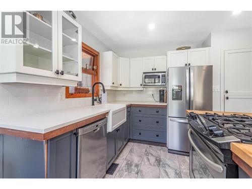 12474 Greystokes Road, Kelowna, BC - Indoor Photo Showing Kitchen