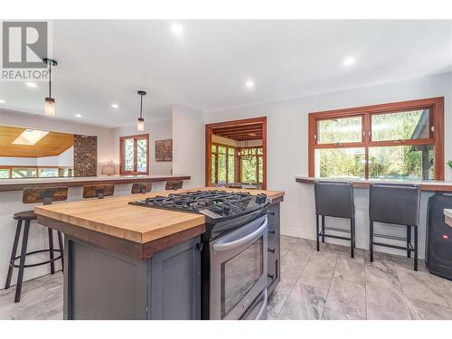 12474 Greystokes Road, Kelowna, BC - Indoor