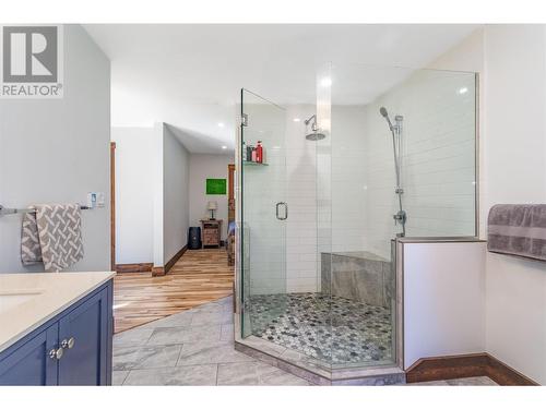 12474 Greystokes Road, Kelowna, BC - Indoor Photo Showing Bathroom