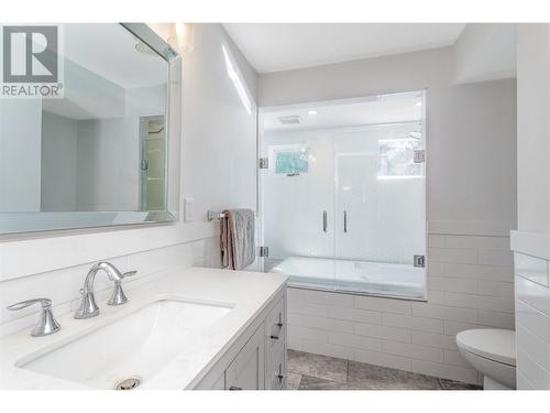 12474 Greystokes Road, Kelowna, BC - Indoor Photo Showing Bathroom