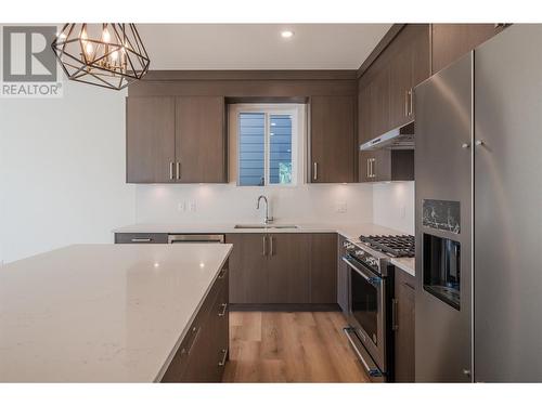 1701 Fairford Drive Unit# 101, Penticton, BC - Indoor Photo Showing Kitchen With Stainless Steel Kitchen With Upgraded Kitchen