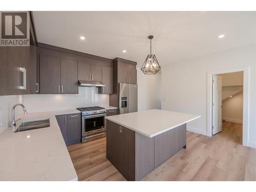 1701 Fairford Drive Unit# 101, Penticton, BC - Indoor Photo Showing Kitchen With Stainless Steel Kitchen With Double Sink With Upgraded Kitchen