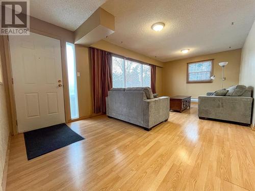 9204 9 Street, Dawson Creek, BC - Indoor Photo Showing Living Room