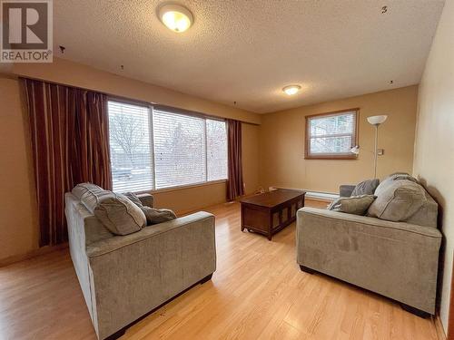 9204 9 Street, Dawson Creek, BC - Indoor Photo Showing Living Room