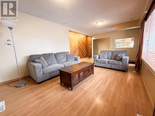 9204 9 Street, Dawson Creek, BC - Indoor Photo Showing Living Room