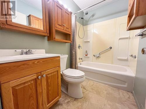 9204 9 Street, Dawson Creek, BC - Indoor Photo Showing Bathroom