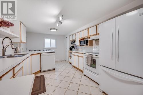 1422 Bankhead Crescent, Kelowna, BC - Indoor Photo Showing Kitchen With Double Sink