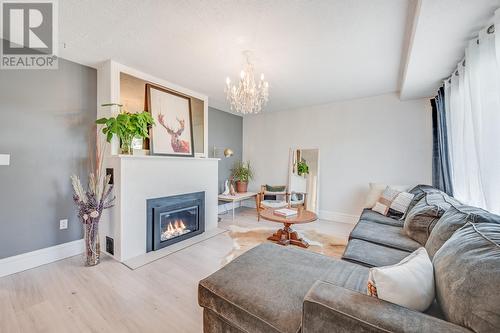 1422 Bankhead Crescent, Kelowna, BC - Indoor Photo Showing Living Room With Fireplace