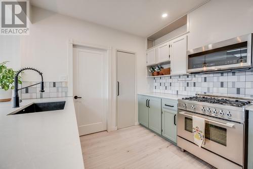 1422 Bankhead Crescent, Kelowna, BC - Indoor Photo Showing Kitchen