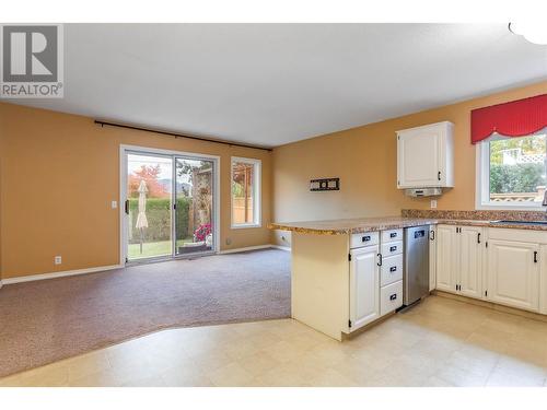 265 Ranchland Road, Kelowna, BC - Indoor Photo Showing Kitchen