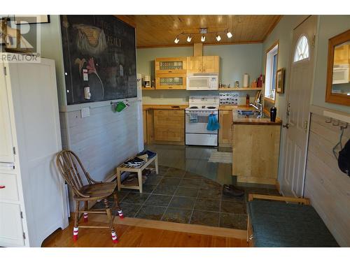 2304 Holmes-Deakin Road, Golden, BC - Indoor Photo Showing Kitchen