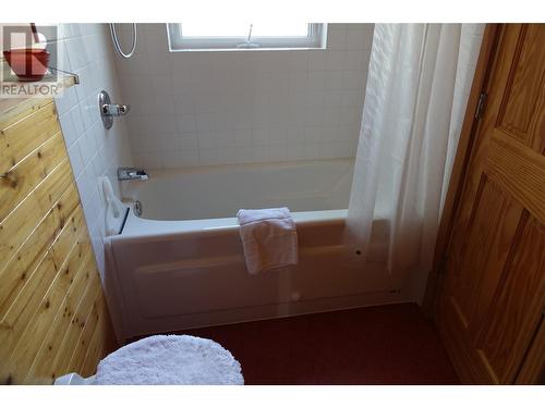 2304 Holmes-Deakin Road, Golden, BC - Indoor Photo Showing Bathroom