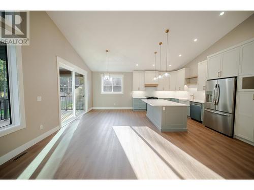 233 Shadow Mountain Boulevard Boulevard, Cranbrook, BC - Indoor Photo Showing Kitchen With Upgraded Kitchen