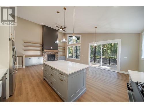 233 Shadow Mountain Boulevard Boulevard, Cranbrook, BC - Indoor Photo Showing Kitchen