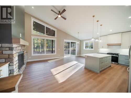 233 Shadow Mountain Boulevard Boulevard, Cranbrook, BC - Indoor Photo Showing Kitchen With Fireplace With Upgraded Kitchen