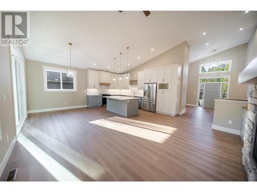 233 Shadow Mountain Boulevard Boulevard, Cranbrook, BC - Indoor Photo Showing Kitchen