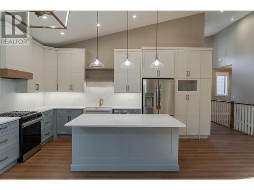 233 Shadow Mountain Boulevard Boulevard, Cranbrook, BC - Indoor Photo Showing Kitchen With Upgraded Kitchen