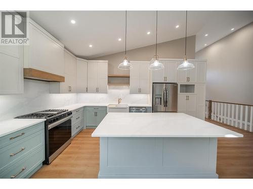 233 Shadow Mountain Boulevard Boulevard, Cranbrook, BC - Indoor Photo Showing Kitchen With Upgraded Kitchen