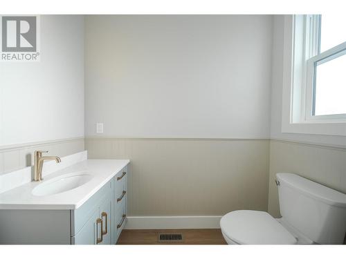 233 Shadow Mountain Boulevard Boulevard, Cranbrook, BC - Indoor Photo Showing Bathroom