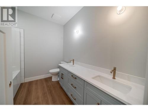 233 Shadow Mountain Boulevard Boulevard, Cranbrook, BC - Indoor Photo Showing Bathroom