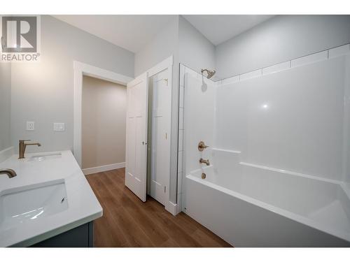 233 Shadow Mountain Boulevard Boulevard, Cranbrook, BC - Indoor Photo Showing Bathroom