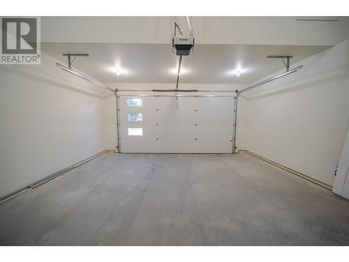 233 Shadow Mountain Boulevard Boulevard, Cranbrook, BC - Indoor Photo Showing Garage