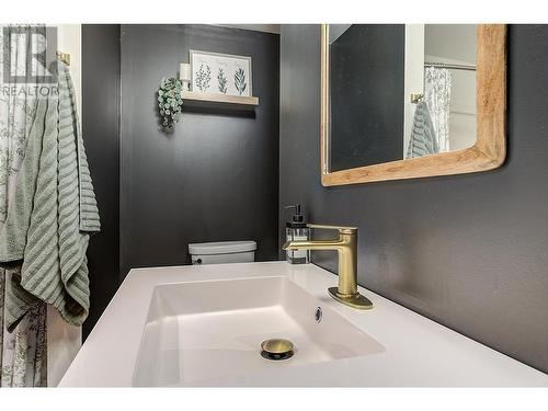 3314 Mcginnis Road, West Kelowna, BC - Indoor Photo Showing Bathroom