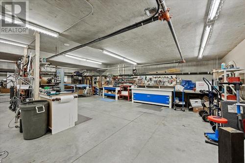 1950 Durnin Road Unit# 407, Kelowna, BC - Indoor Photo Showing Garage