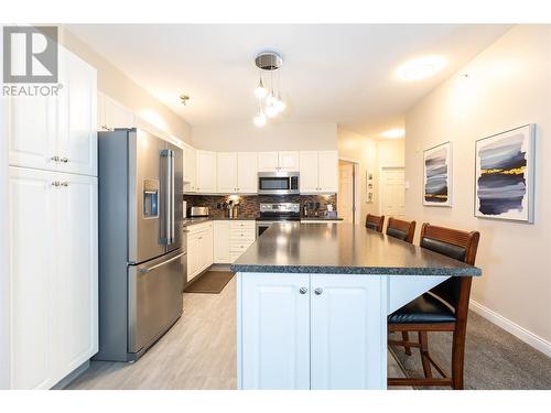 1950 Durnin Road Unit# 407, Kelowna, BC - Indoor Photo Showing Kitchen