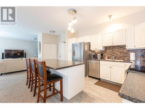 1950 Durnin Road Unit# 407, Kelowna, BC - Indoor Photo Showing Kitchen